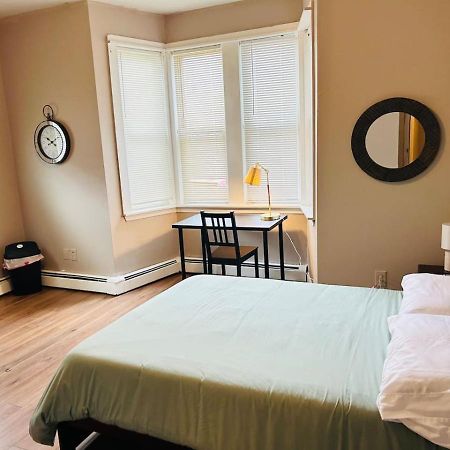 Nice Big Room Near Whole Foods, Brown University With Shared Bathroom And Kitchen بروفيدنس، رود آيلاند المظهر الخارجي الصورة