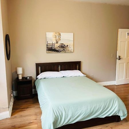 Nice Big Room Near Whole Foods, Brown University With Shared Bathroom And Kitchen بروفيدنس، رود آيلاند المظهر الخارجي الصورة